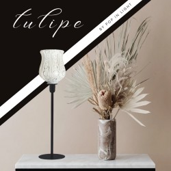 Lampe à poser avec un abat-jour tulipe bullé blanc et translucide