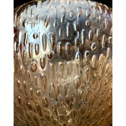 Lampe à poser avec un abat jour globe vintage en verre doré