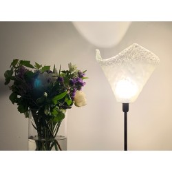 Lampe à poser avec globe tulipe en verre texturé