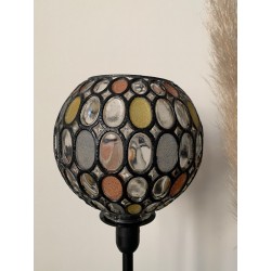 Lampe à poser avec un globe vitrail vintage et un pied noir