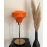 Lampe à poser avec un globe orange vintage en verre et un pied doré