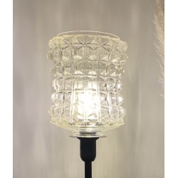 Lampe de table à poser avec un abat-jour en verre moulé